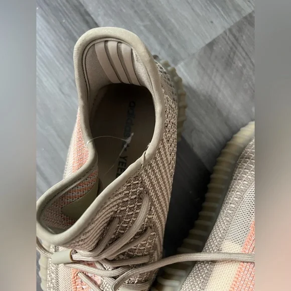 Women’s adidas Yeezy Boost - Picture 7 of 7